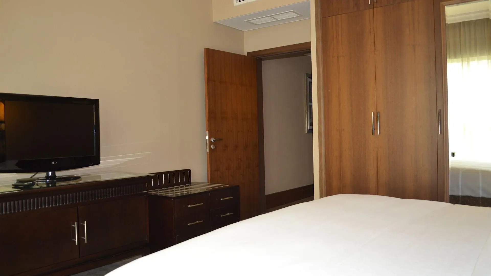 Sheraton Khalidiya Hotel Abu Dhabi 4*,