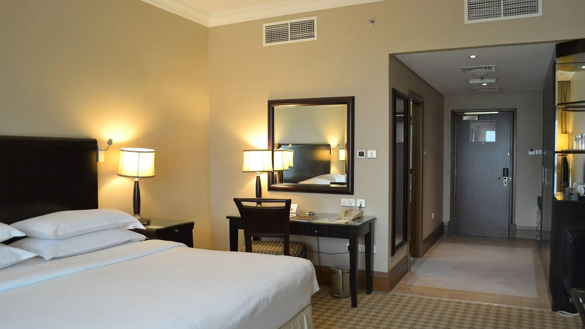 Sheraton Khalidiya Hotel Abu Dhabi 4*,  United Arab Emirates